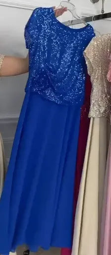 💝💝Short-sleeved dress decorated with sequins and flowers on the bodice.