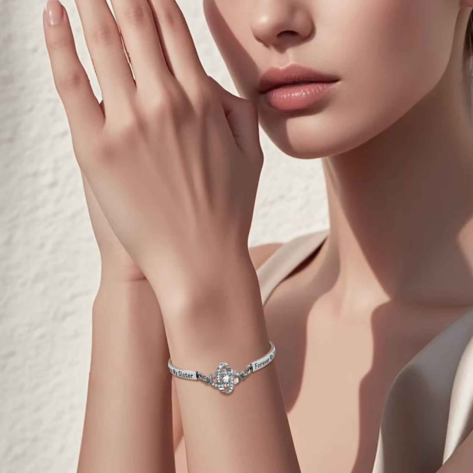 🌷A Bracelet That Celebrates Your Unbreakable Friendship ❤️The Lucky Four-Leaf Clover Bracelet A symbol of luck, love, and the bond between best friends.