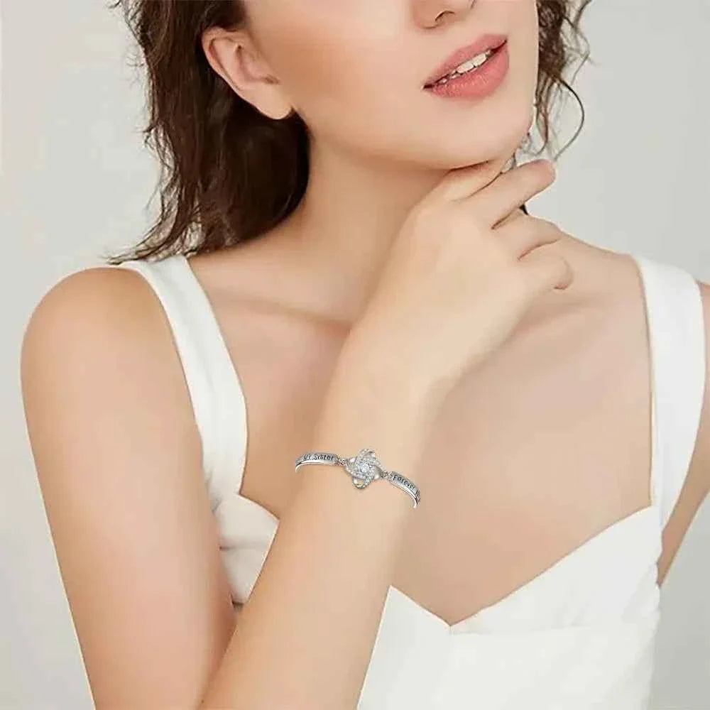 🌷A Bracelet That Celebrates Your Unbreakable Friendship ❤️The Lucky Four-Leaf Clover Bracelet A symbol of luck, love, and the bond between best friends.